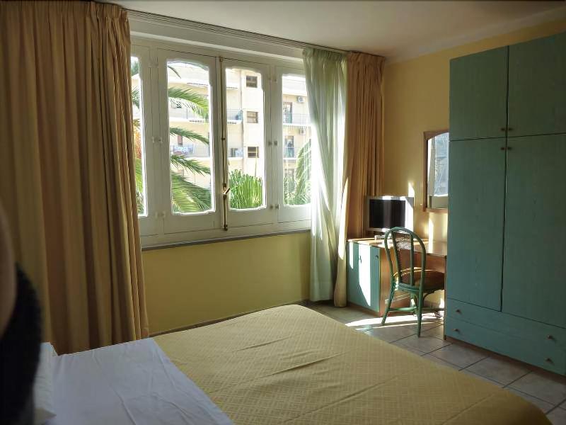 Mediterraneo Palace Hotel Amantea Esterno foto