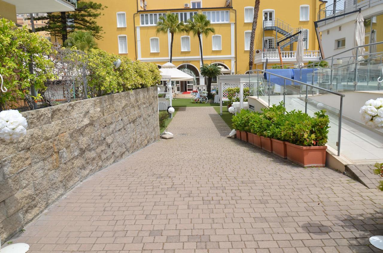 Mediterraneo Palace Hotel Amantea Esterno foto