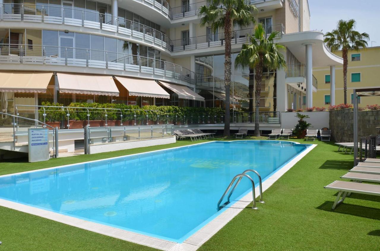 Mediterraneo Palace Hotel Amantea Esterno foto