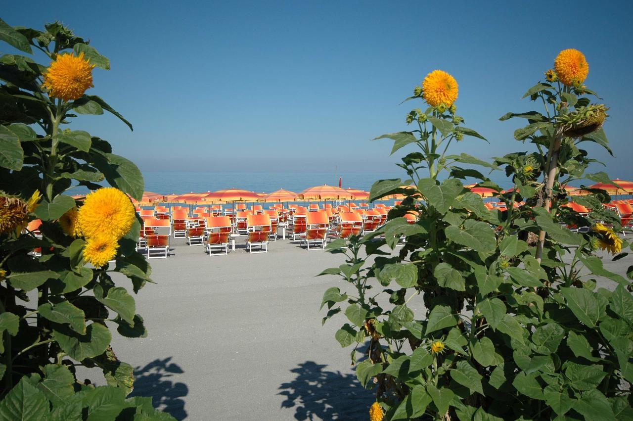 Mediterraneo Palace Hotel Amantea Esterno foto